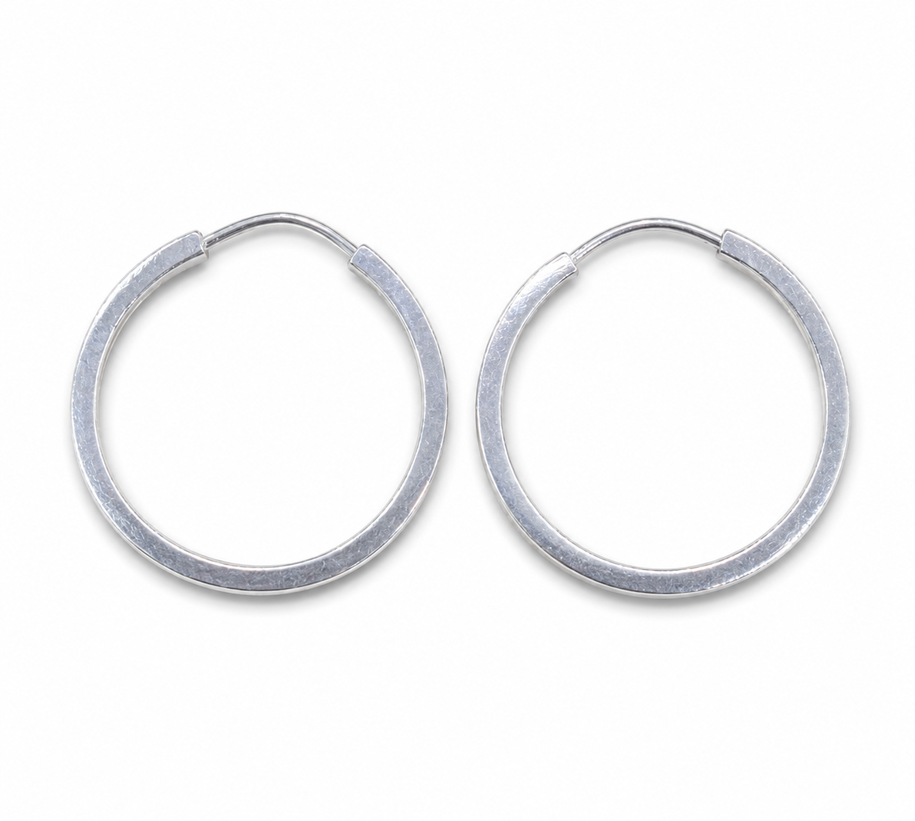Argola Redonda Fio Quadrado 1mm 1,6cm 0,7g